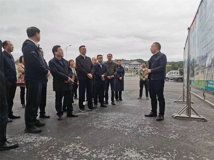 自貢市人大常委會副主任、民建自貢市委主委王孝謙一行考察四川供銷西南冷鏈物流基地