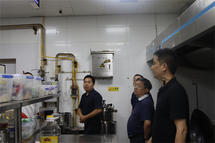 省供銷社黨組成員、理事會副主任向偉益帶隊檢查指導棉麻集團安全生產(chǎn)工作