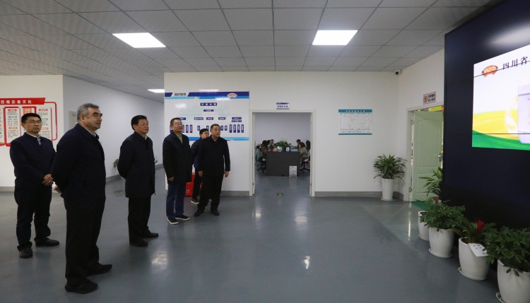 中華全國供銷合作總社常務理事、經(jīng)濟發(fā)展與改革部部長阿地力?吾布力到棉麻集團 龍泉農產(chǎn)品集配中心調研